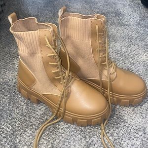 Wild Diva Lounge Combat Boot Size 7.5